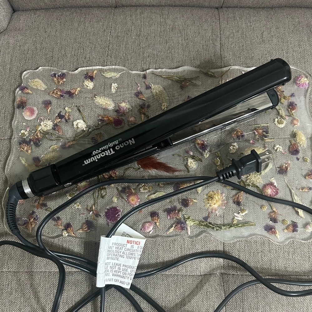 🌟NanoTitanium by BabylissPro Flat Iron🌟